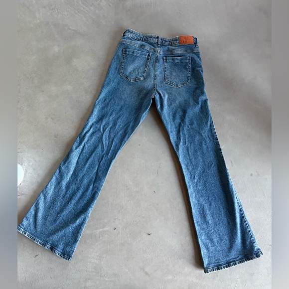 Zara Women's Blue Flare Jeans - Picture 3 of 9
